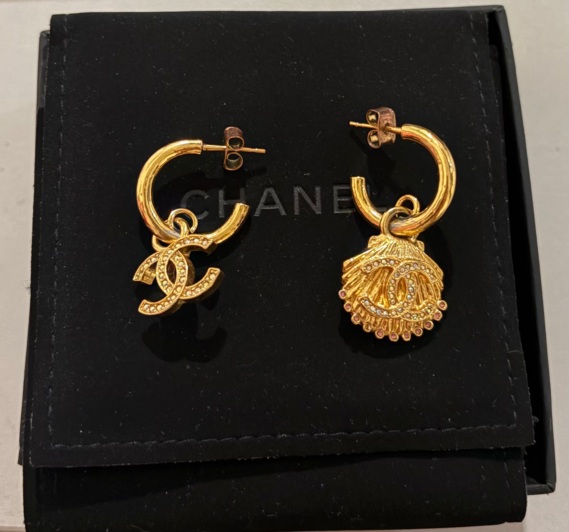 Chanel CC Clamshell Earrings